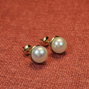 Brincos com pérolas em ouro amarelo