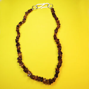 Colar com citrinos polidos em prata