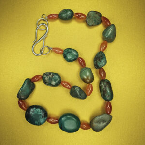 Colar com turquesas e cornalinas em prata