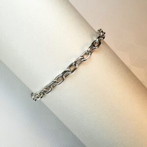 Pulseira com elos ovais em prata