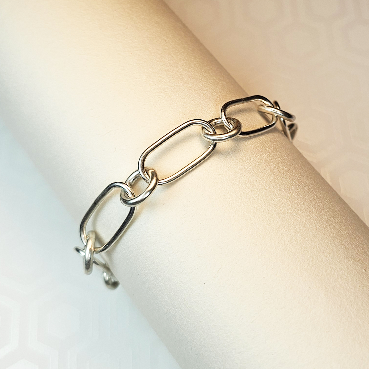 Pulseira com elos ovais e redondos em prata