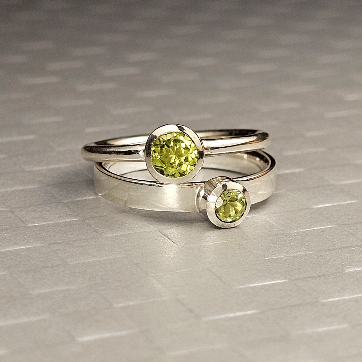 Anel com peridoto maior em prata - Imagem 2