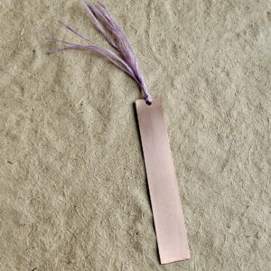 Marcador de livro retângulo em cobre e palha de seda