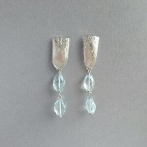Brincos textura  com águas-marinhas em prata