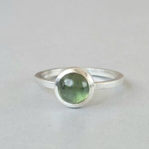Anel com turmalina cabochão em prata