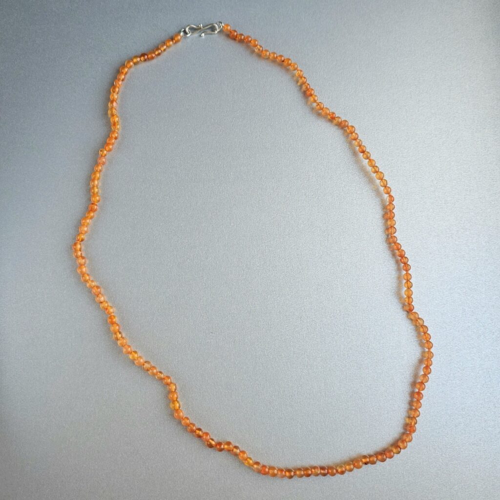 Colar com cornalina esfera em prata
